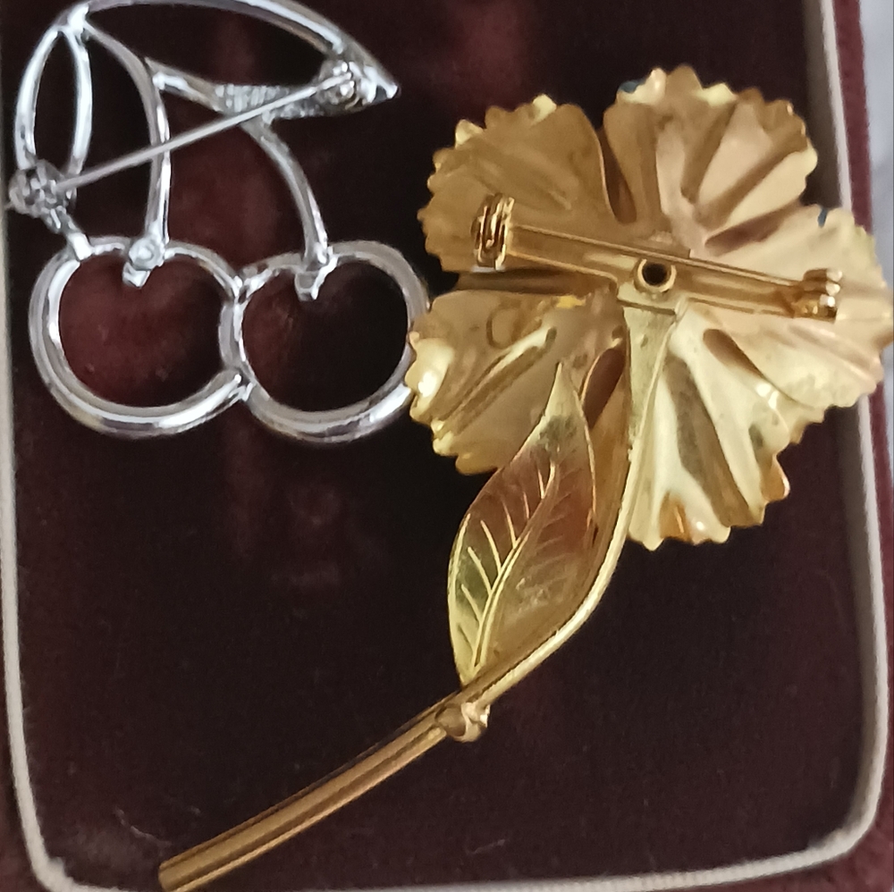 Sarah Cov. Cherries Small Haul With RWB Flower Brooch - Picture 3 of 8